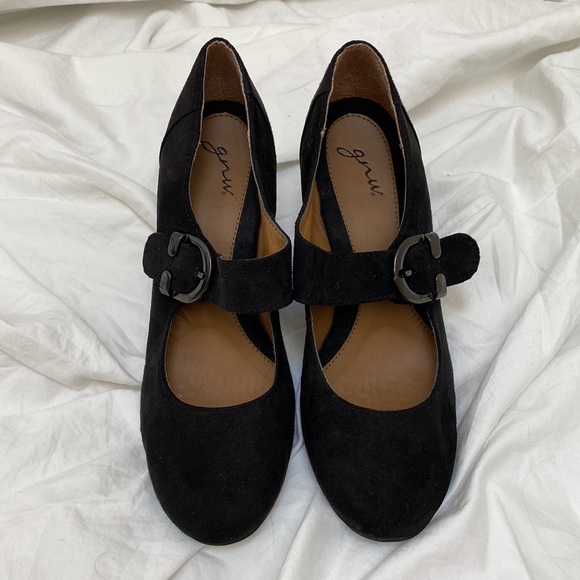 GNW Women’s black retro/vintage looking, salsa-styled closed toe heels. Size 7M. - Picture 2 of 7